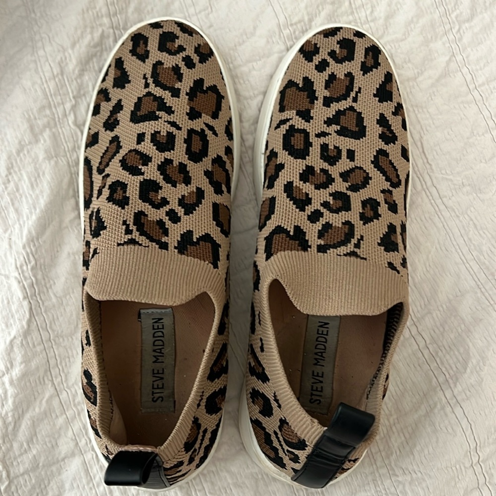 STEVE MADDEN SLIP ON SNEAKER